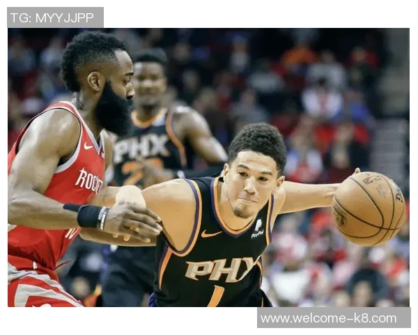 布克半场表现起伏7投4中仅得13分失误频频影响球队节奏